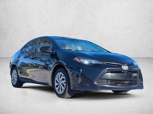 Used 2019 Toyota Corolla LE image 3