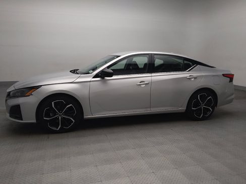 Used 2024 Nissan Altima 2.5 SR FWD image 2