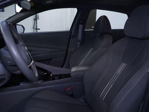 Used 2025 Hyundai Elantra SEL image 13