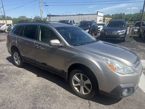 Used 2014 Subaru Outback 2.5i Premium AWD/4WD image 3