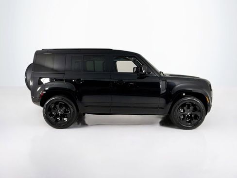 Used 2025 Land Rover Defender 110 X-Dynamic SE image 6