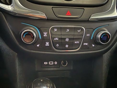 Used 2020 Chevrolet Equinox LT image 32