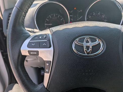 Used 2012 Toyota Highlander Limited w/ Tow Pkg FWD image 14