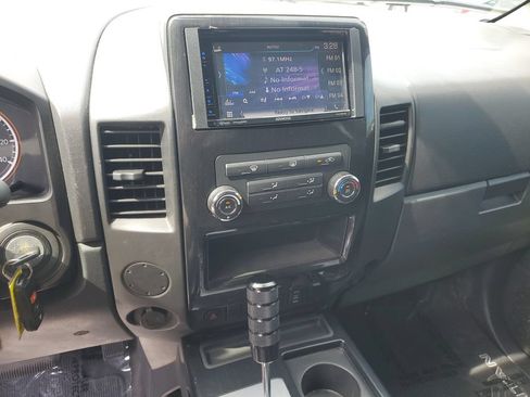Used 2013 Nissan Titan SV w/ SV Value Truck Pkg RWD image 16