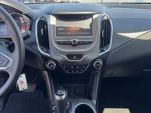 Used 2017 Chevrolet Cruze LT FWD image 19