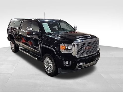 Used 2017 GMC Sierra 2500 Denali w/ Duramax Plus Package image 2