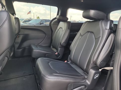 New 2026 Chrysler Pacifica Select w/ S Appearance Package FWD image 11