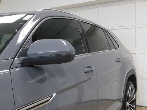 Used 2020 Volkswagen Atlas Cross Sport SEL Premium R-Line image 20