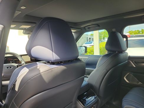 Certified 2026 INFINITI QX80 4WD w/ Sport Exterior Package image 26