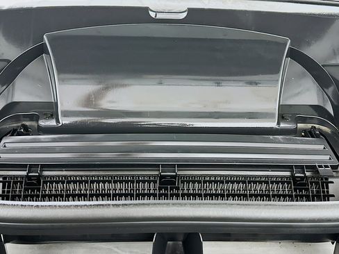 Used 2023 Mercedes-Benz EQS 580 4MATIC SUV w/ Pinnacle Trim Package image 31
