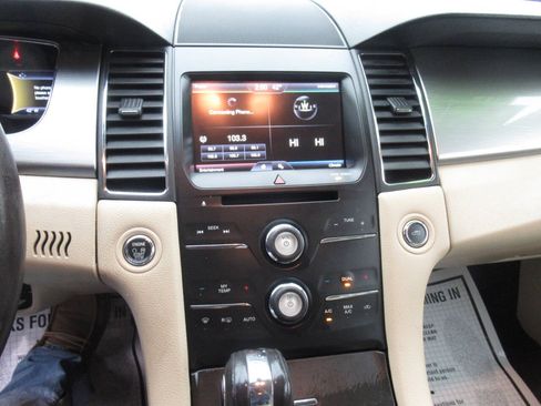 Used 2015 Ford Taurus SEL w/ Equipment Group 201A AWD/4WD image 18