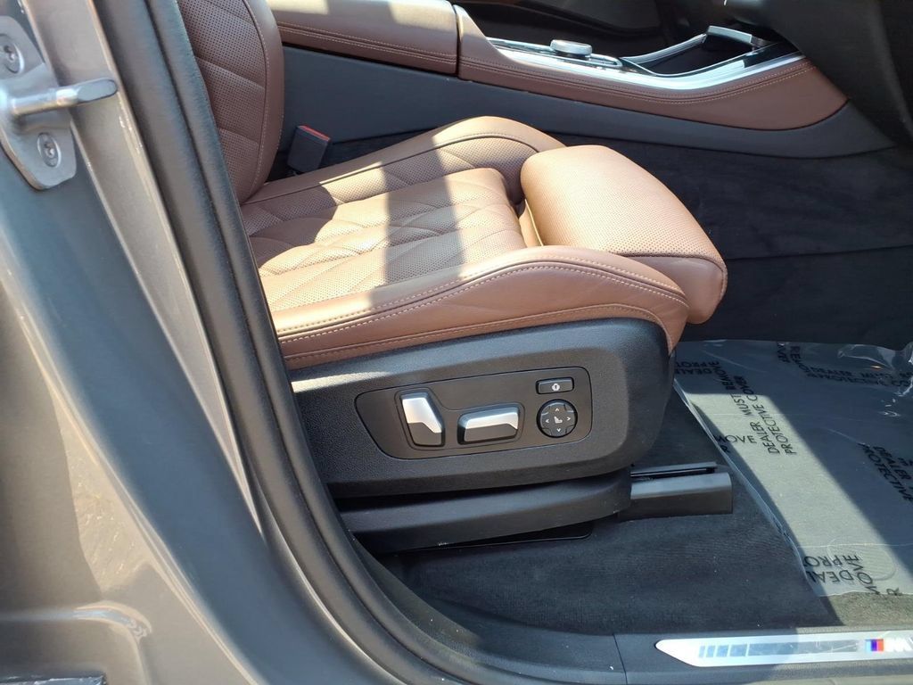 Used 2024 BMW X5 xDrive40i w/ M Sport Package AWD/4WD image 13