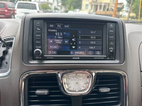 Used 2015 Chrysler Town & Country Touring-L w/ Driver Convenience Group FWD image 20