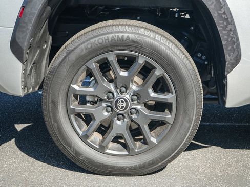 Used 2025 Toyota Tundra Platinum AWD/4WD image 11