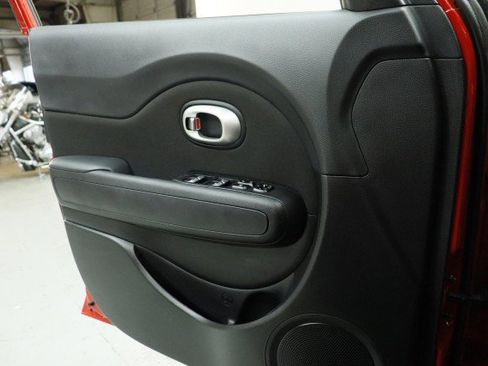 Used 2018 Kia Soul + FWD image 21