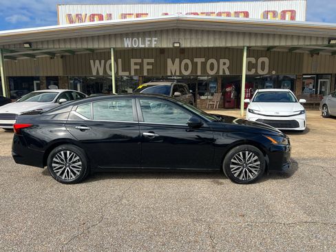 Used 2024 Nissan Altima 2.5 SV image 4