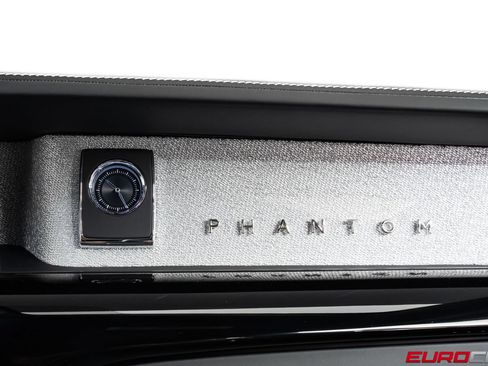 Used 2022 Rolls-Royce Phantom Sedan RWD image 36