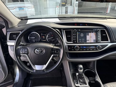 Used 2018 Toyota Highlander Limited AWD/4WD image 20
