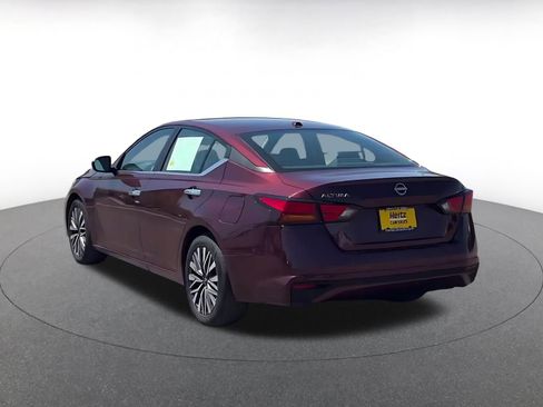 Used 2025 Nissan Altima 2.5 SV FWD image 10