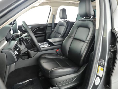 Used 2023 Lincoln Aviator 2WD w/ Premium Package image 9