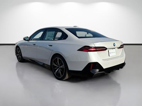 New 2027 BMW 530i w/ M Sport Package RWD image 5