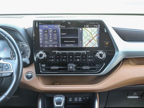 Used 2022 Toyota Highlander Platinum AWD/4WD image 13