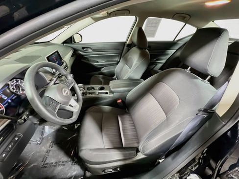 Used 2025 Nissan Altima 2.5 SV FWD image 18