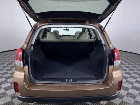Used 2011 Subaru Outback 2.5i Premium w/ All-Weather Pkg image 23