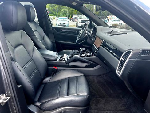 Used 2021 Porsche Cayenne image 25