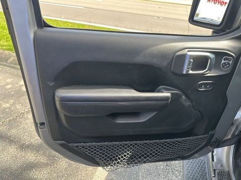 Used 2018 Jeep Wrangler Unlimited Sport S AWD/4WD image 11