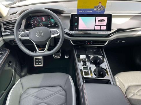 Used 2024 Volkswagen Atlas Peak Edition SE image 12