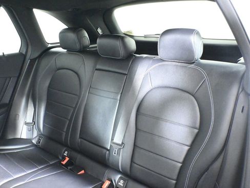 Used 2022 Mercedes-Benz GLC 300 4MATIC image 4