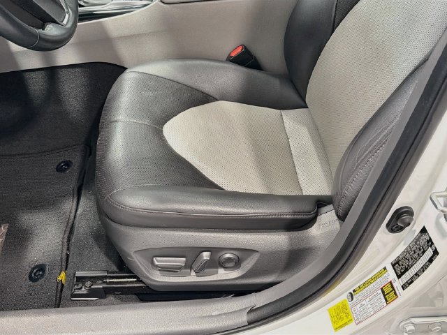 Used 2020 Toyota Camry XLE w/ Driver Assist Package FWD image 17