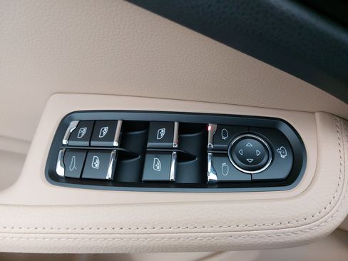 Certified 2026 Porsche Macan image 30