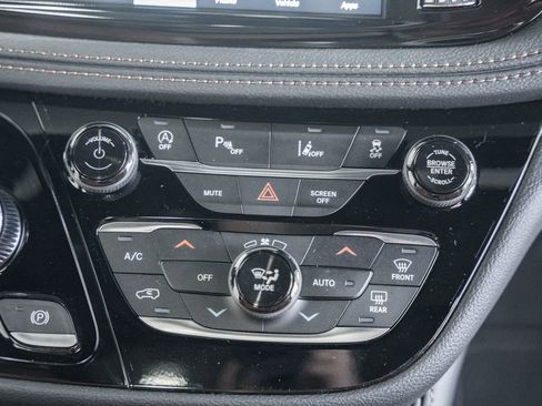 New 2026 Chrysler Pacifica Pinnacle image 21