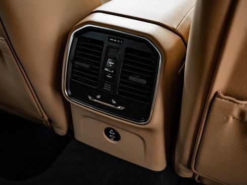 Certified 2025 Porsche Macan image 34