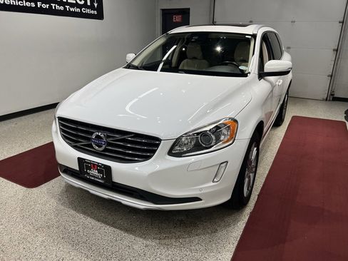 Used 2017 Volvo XC60 T5 Inscription w/ Preferred Option Package image 5
