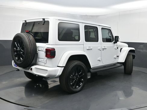 Used 2022 Jeep Wrangler Unlimited Sahara AWD/4WD image 24