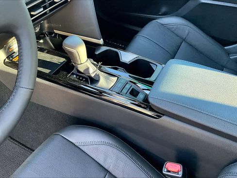 Used 2025 Toyota Camry XSE FWD image 7