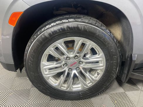 Used 2022 GMC Yukon XL SLT w/ SLT Premium Package image 12