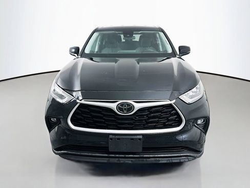 Used 2020 Toyota Highlander LE AWD/4WD image 2
