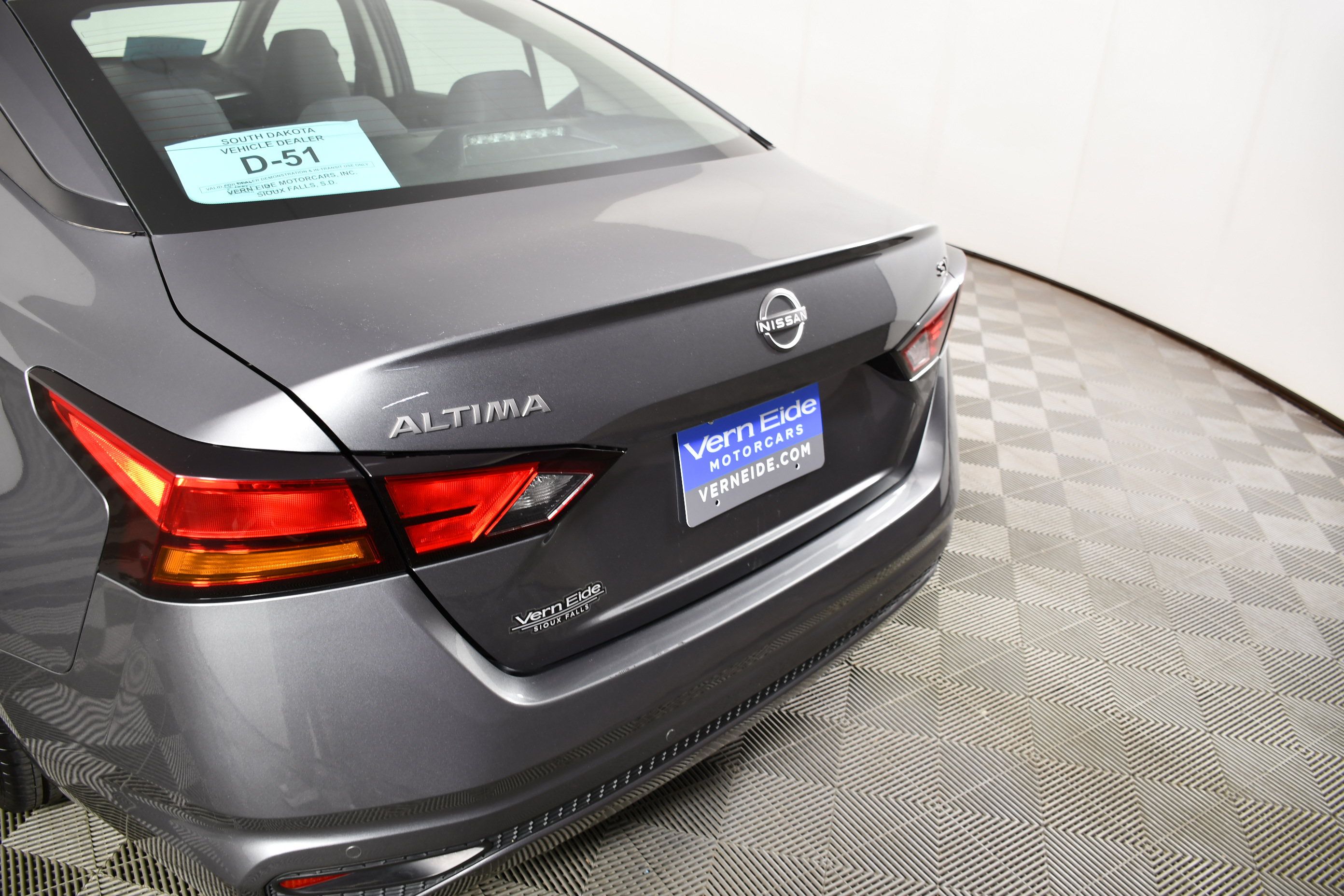 Used 2024 Nissan Altima 2.5 SV FWD image 15