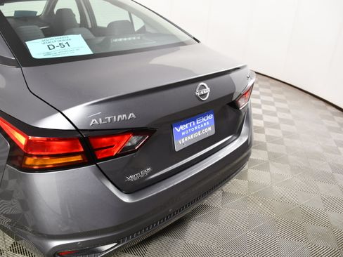 Used 2024 Nissan Altima 2.5 SV FWD image 15
