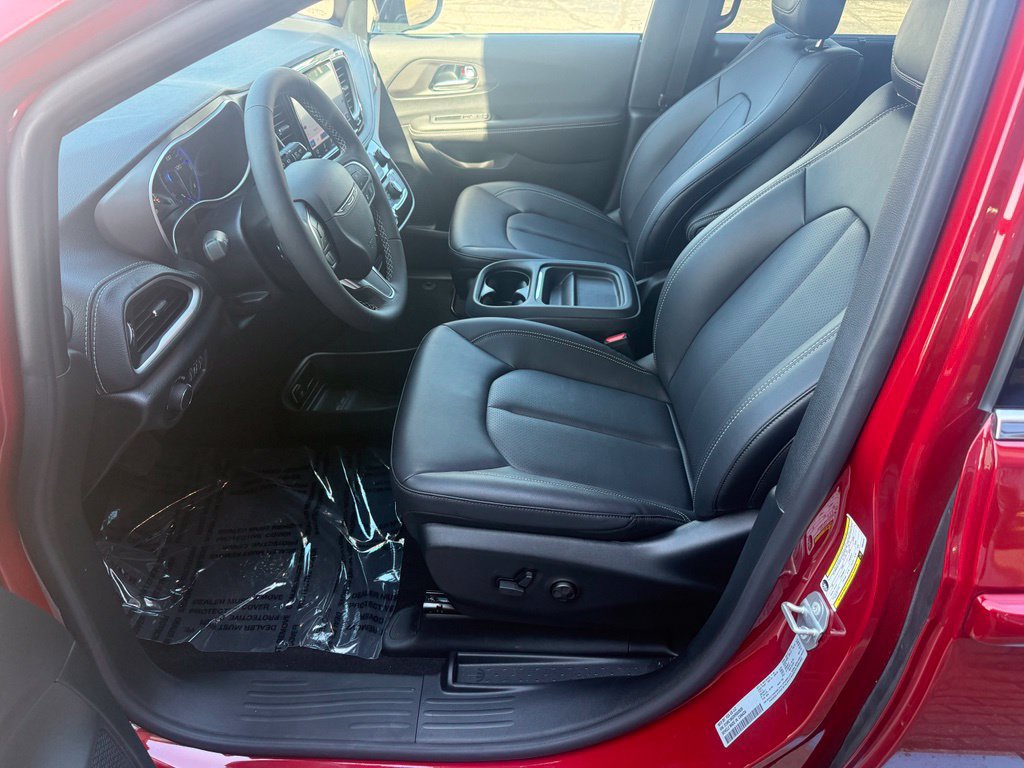 New 2027 Chrysler Pacifica Select FWD image 22