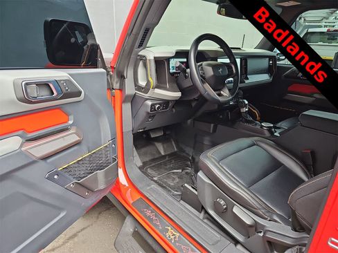 Used 2023 Ford Bronco Badlands image 10