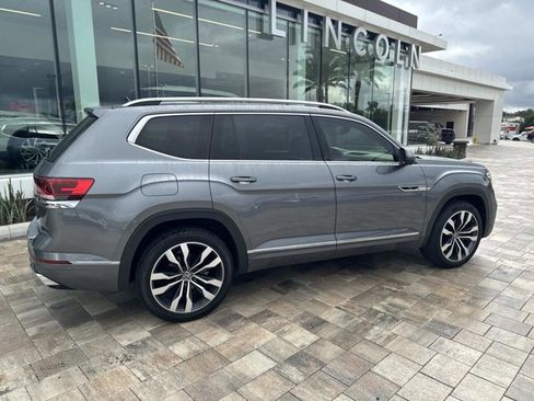 Used 2022 Volkswagen Atlas SEL Premium image 2