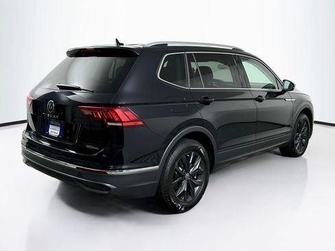 Used 2024 Volkswagen Tiguan SE w/ Panoramic Sunroof Package FWD image 7