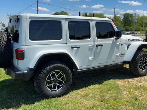 Used 2026 Jeep Wrangler Unlimited Rubicon AWD/4WD image 7