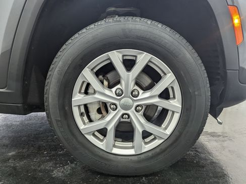 Used 2022 Jeep Grand Cherokee Limited image 9