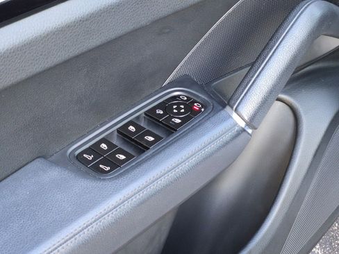 Used 2020 Porsche Cayenne image 19